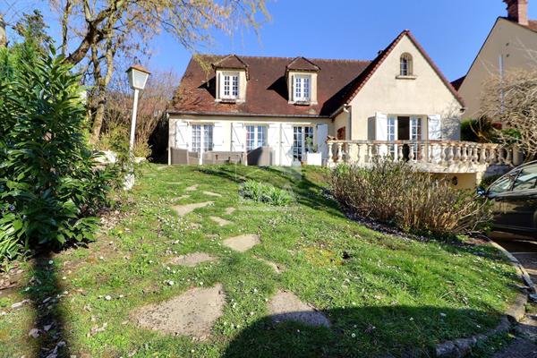 Maison familiale de 8 pièces avec piscine à Saint Leu La Forêt -