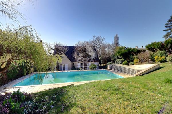 Maison familiale de 8 pièces avec piscine à Saint Leu La Forêt -