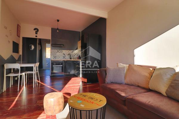 Appartement Marseille 1 pièce transformable en 2 ou 3 pièces lumineux sud loggia dernier étage