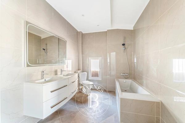 Marseille 8ème, Ensemble immobilier   à vendre
