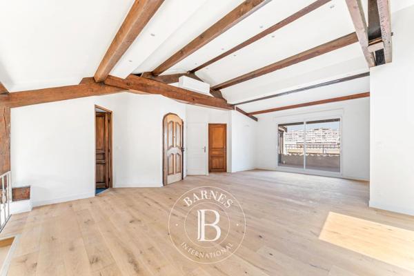 Marseille 8ème, Ensemble immobilier   à vendre