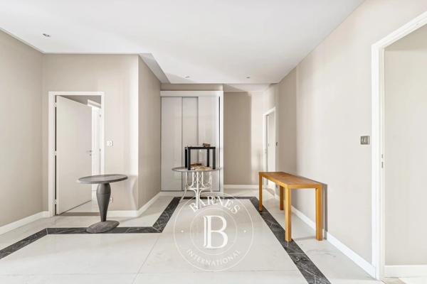 Marseille 8ème, Ensemble immobilier   à vendre
