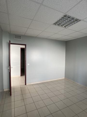 Local d'activité - Bureaux et Parking - GRAMONT GABARDIE