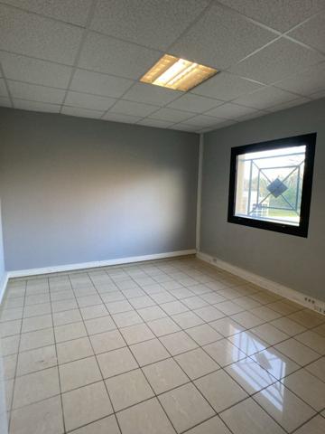 Local d'activité - Bureaux et Parking - GRAMONT GABARDIE