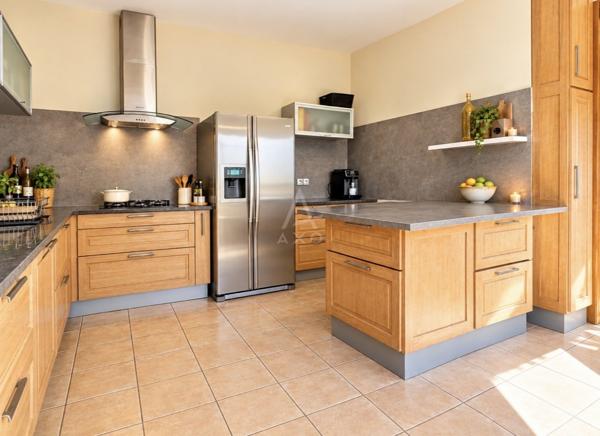 SAINT-YRIEIX-SUR-CHARENTE –Maison familiale de 182M² avec garage de 77 M² et terrrain clos de 1 700 M²