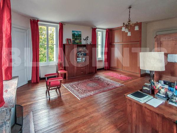 Un cadre idyllique pour une vie de rêve à la campagne, cette propriété de caractère est une véritabl