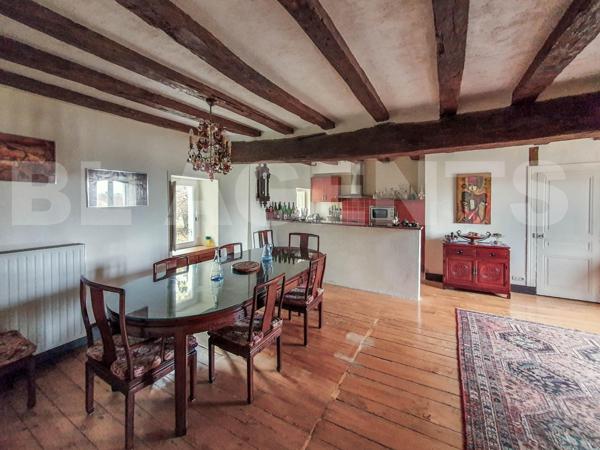 Un cadre idyllique pour une vie de rêve à la campagne, cette propriété de caractère est une véritabl