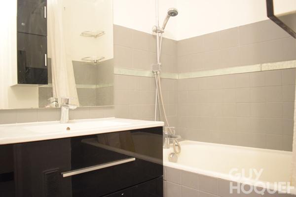 2 PIECES LES ESSSARTS LE ROI