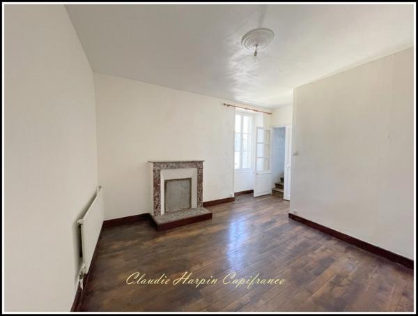 Dpt (79), à vendre ALLONNE maison P7 - 182 m² habitable - 5 ch -