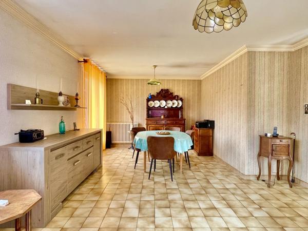 Maison 5 chambres avec beau terrain aux portes de Lons le Saunier