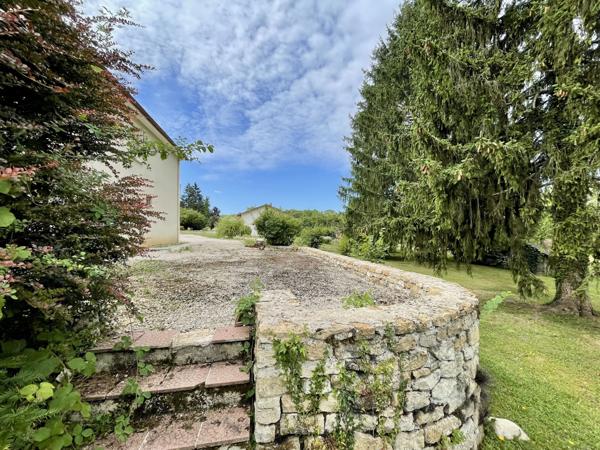 Maison 5 chambres avec beau terrain aux portes de Lons le Saunier