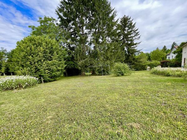 Maison 5 chambres avec beau terrain aux portes de Lons le Saunier