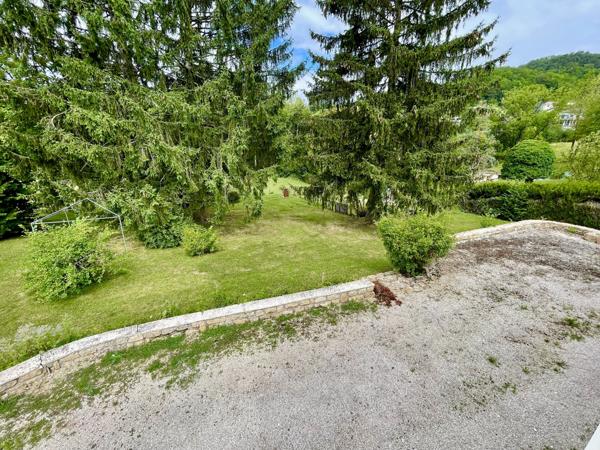Maison 5 chambres avec beau terrain aux portes de Lons le Saunier