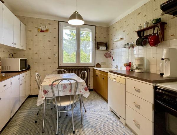 Maison 5 chambres avec beau terrain aux portes de Lons le Saunier