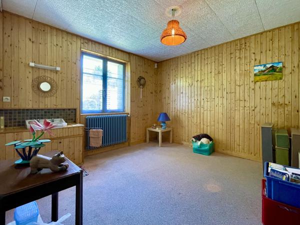 Maison 5 chambres avec beau terrain aux portes de Lons le Saunier