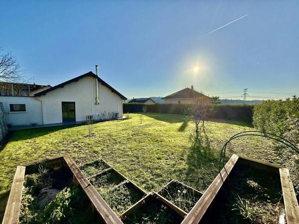 MAISON T5 TRAVERSANTE AVEC PISCINE et dépendance