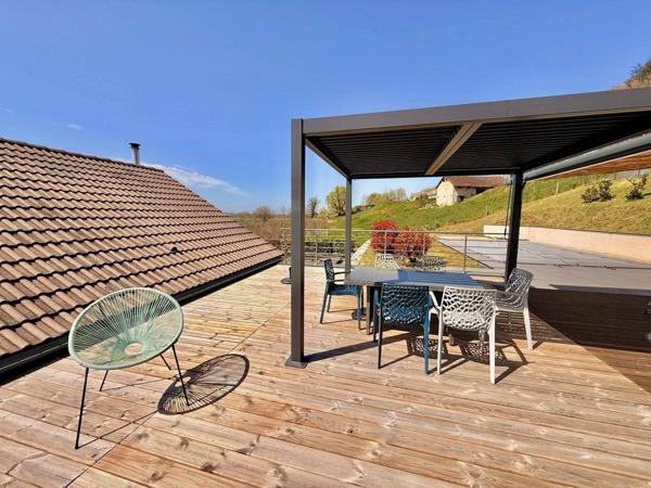 MAISON T5 TRAVERSANTE AVEC PISCINE et dépendance