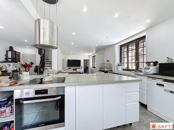 à quelques minutes des commodités et gare