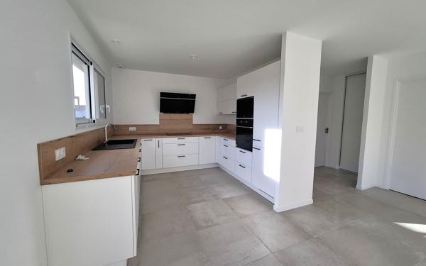 Maison à vendre    5 pièces •  Médis