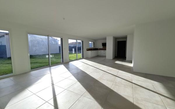 Maison à vendre    5 pièces •  Médis