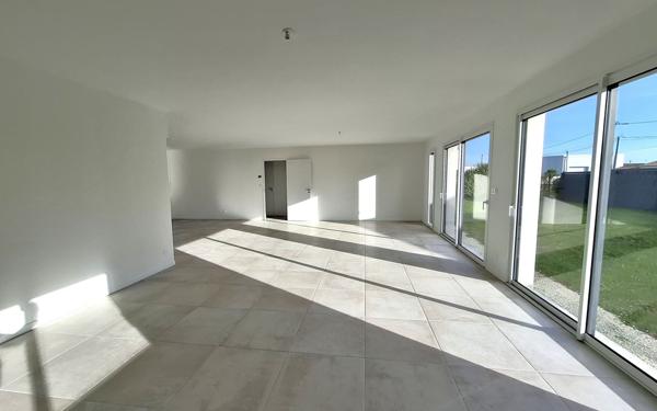 Maison à vendre    5 pièces •  Médis