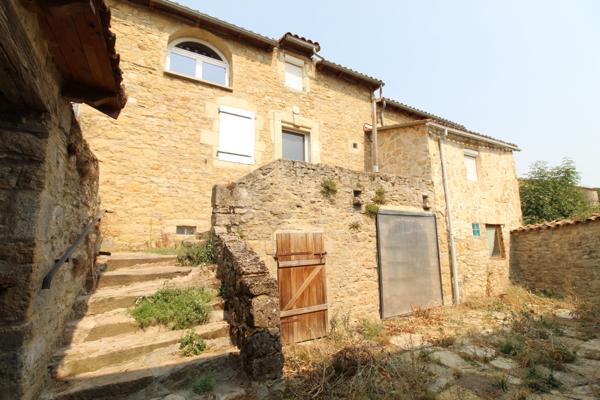 Saint-Affrique (12400) MAISON 170 m² SCINDEE EN 2 LOGEMENTS AVEC COUR et CAVE