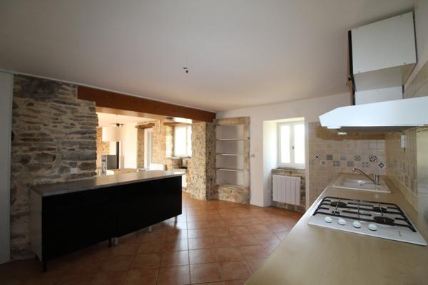 Saint-Affrique (12400) MAISON 170 m² SCINDEE EN 2 LOGEMENTS AVEC COUR et CAVE