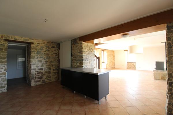 Saint-Affrique (12400) MAISON 170 m² SCINDEE EN 2 LOGEMENTS AVEC COUR et CAVE