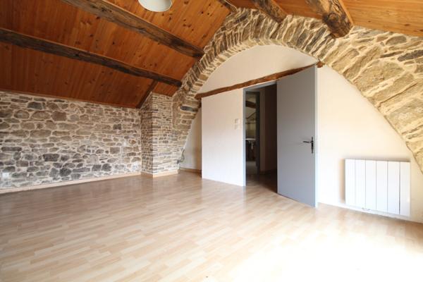 Saint-Affrique (12400) MAISON 170 m² SCINDEE EN 2 LOGEMENTS AVEC COUR et CAVE