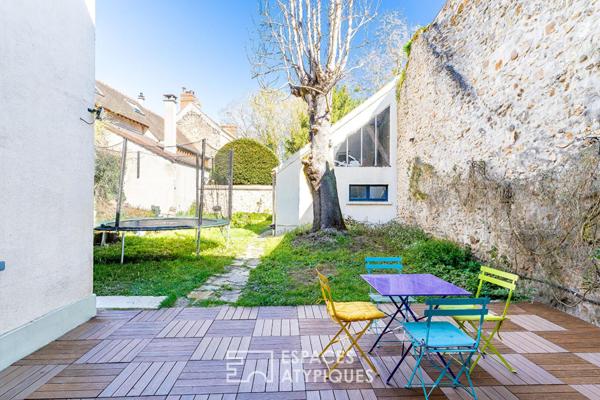 Maison de ville avec jardin et dépendance à aménager
