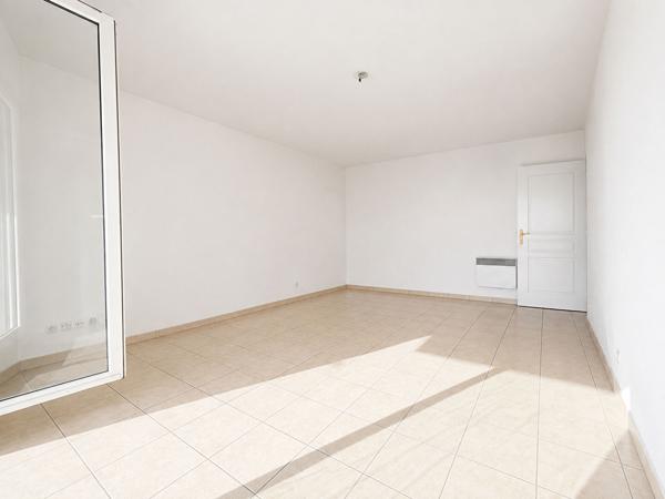 VENTE : appartement 2 chambres - 3 pièces (69 m²) à NOISY LE GRAND - Terrasse - Box