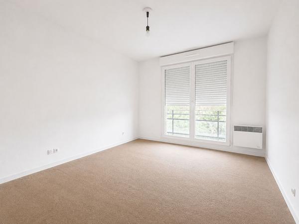 VENTE : appartement 2 chambres - 3 pièces (69 m²) à NOISY LE GRAND - Terrasse - Box