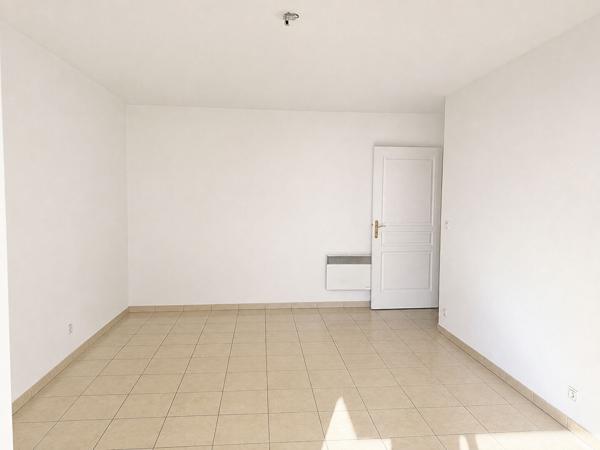 VENTE : appartement 2 chambres - 3 pièces (69 m²) à NOISY LE GRAND - Terrasse - Box