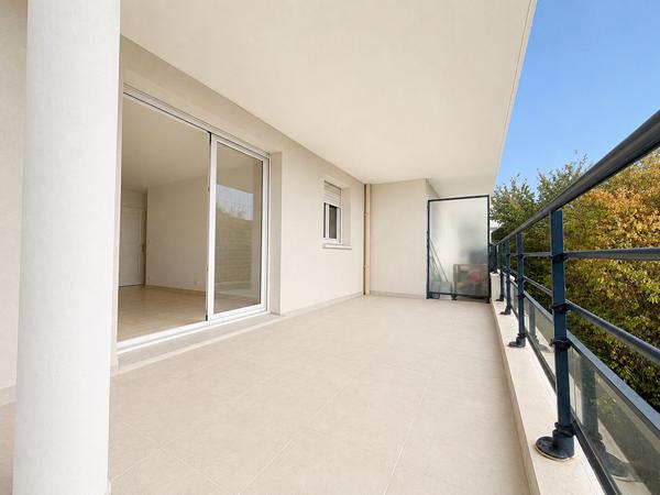 VENTE : appartement 2 chambres - 3 pièces (69 m²) à NOISY LE GRAND - Terrasse - Box