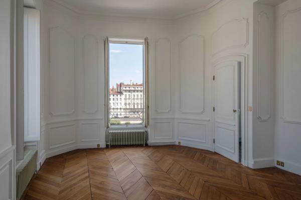 Lyon 5ᵉ – Vieux Lyon – Appartement d'angle de 203 m² – Vues Saône et Palais Saint-Jean