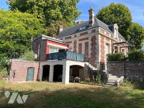 A 2 pas du centre ville – Cette magnifique maison de Maître de 158 m² habitable