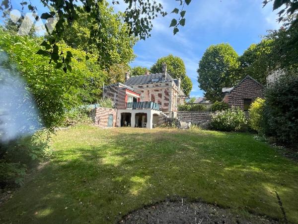 A 2 pas du centre ville – Cette magnifique maison de Maître de 158 m² habitable