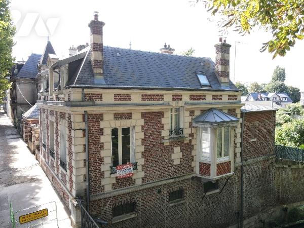 A 2 pas du centre ville – Cette magnifique maison de Maître de 158 m² habitable