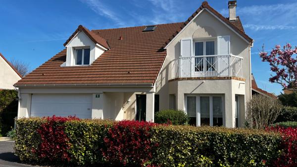 Maison familiale 140 m² - La Closerie du Plessis ! Lumineuse, rénovée, 4 chambres, jardin et garage proche gare et écoles