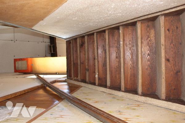 Maison de 70m²,  mitoyenne d'un côté, sur un terrain de 518m² avec dépendance et potager.