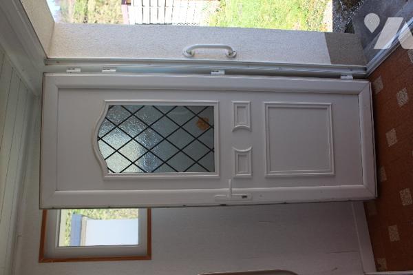 Maison de 70m²,  mitoyenne d'un côté, sur un terrain de 518m² avec dépendance et potager.