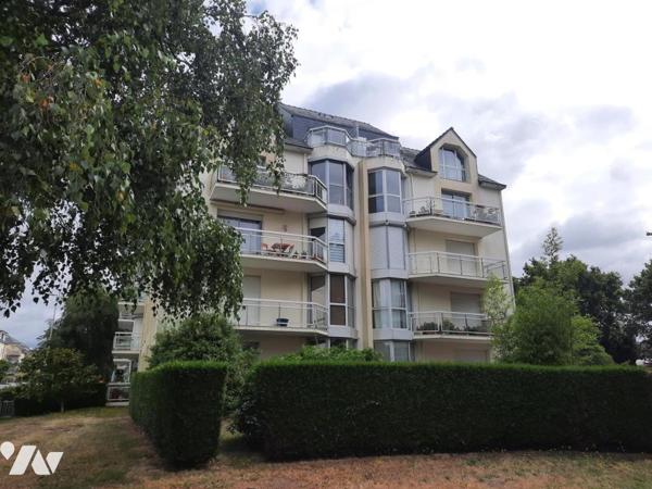 A VENDRE 56 VANNES La Madeleine, T3 66 m² en rdc avec terrasse et jardinet, cave et parking.