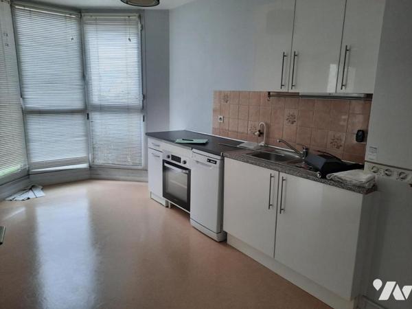 A VENDRE 56 VANNES La Madeleine, T3 66 m² en rdc avec terrasse et jardinet, cave et parking.