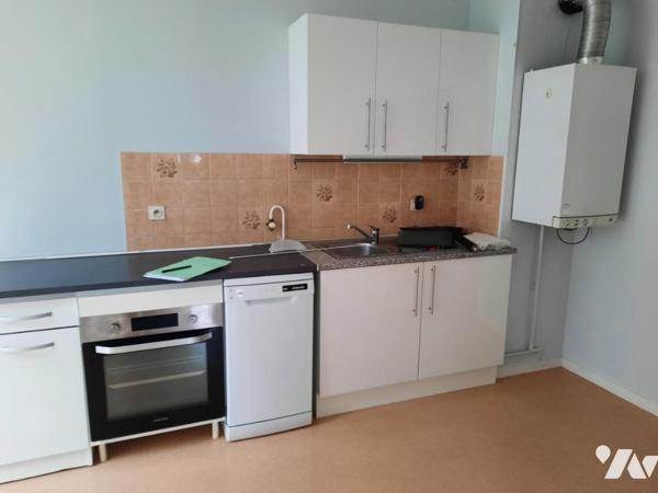 A VENDRE 56 VANNES La Madeleine, T3 66 m² en rdc avec terrasse et jardinet, cave et parking.