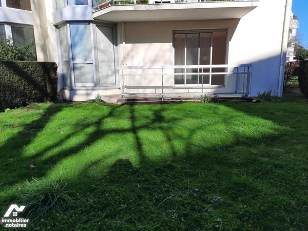 A VENDRE 56 VANNES La Madeleine, T3 66 m² en rdc avec terrasse et jardinet, cave et parking.