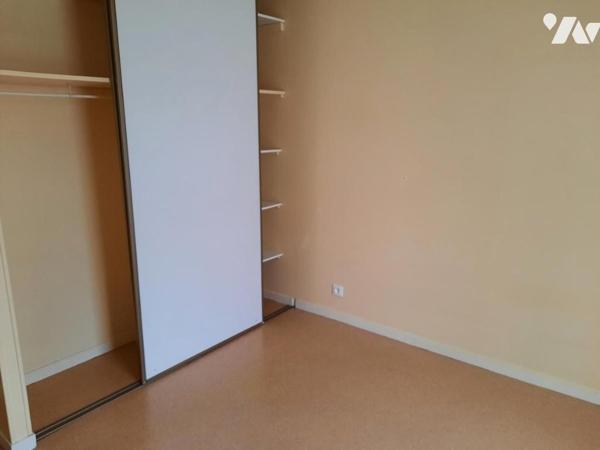 A VENDRE 56 VANNES La Madeleine, T3 66 m² en rdc avec terrasse et jardinet, cave et parking.