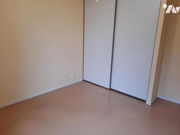 A VENDRE 56 VANNES La Madeleine, T3 66 m² en rdc avec terrasse et jardinet, cave et parking.