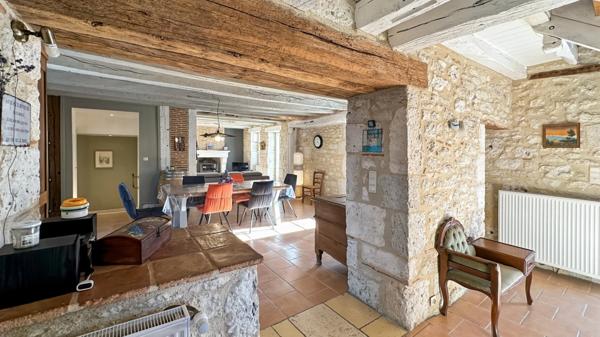 ENSEMBLE IMMOBILIER DE CARACTÈRE AVEC 4 HABITATIONS ET 2 PISCINES – POMPORT (24240)