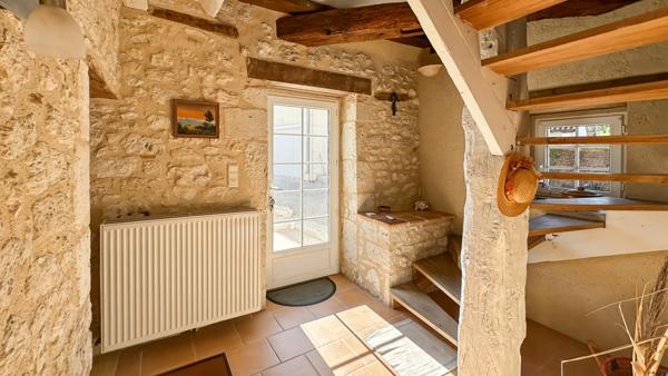 ENSEMBLE IMMOBILIER DE CARACTÈRE AVEC 4 HABITATIONS ET 2 PISCINES – POMPORT (24240)