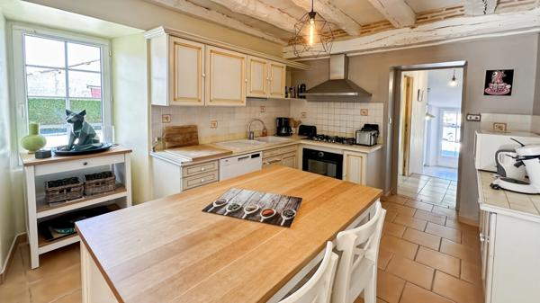 ENSEMBLE IMMOBILIER DE CARACTÈRE AVEC 4 HABITATIONS ET 2 PISCINES – POMPORT (24240)